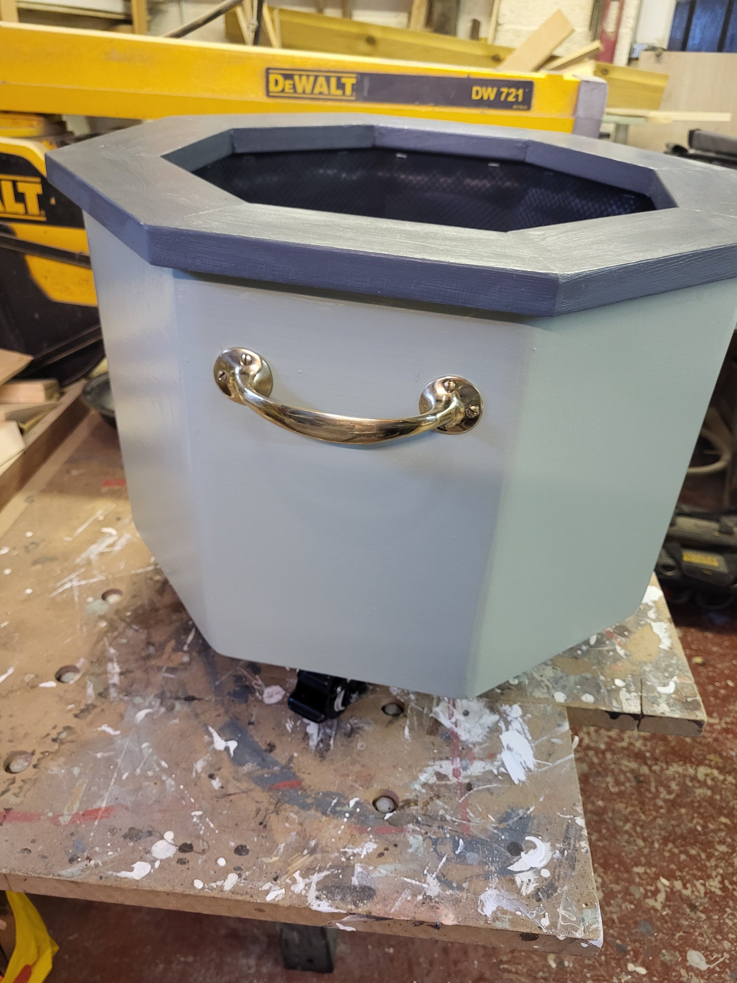 Planter (With wheels)