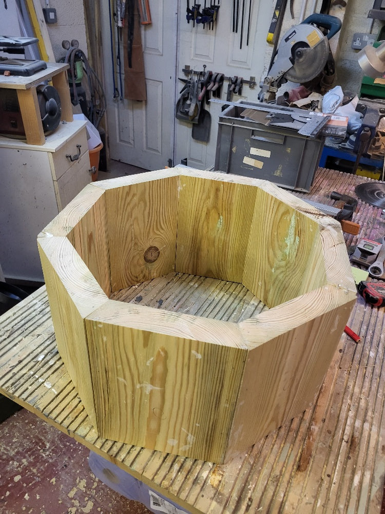 Planter (With wheels)