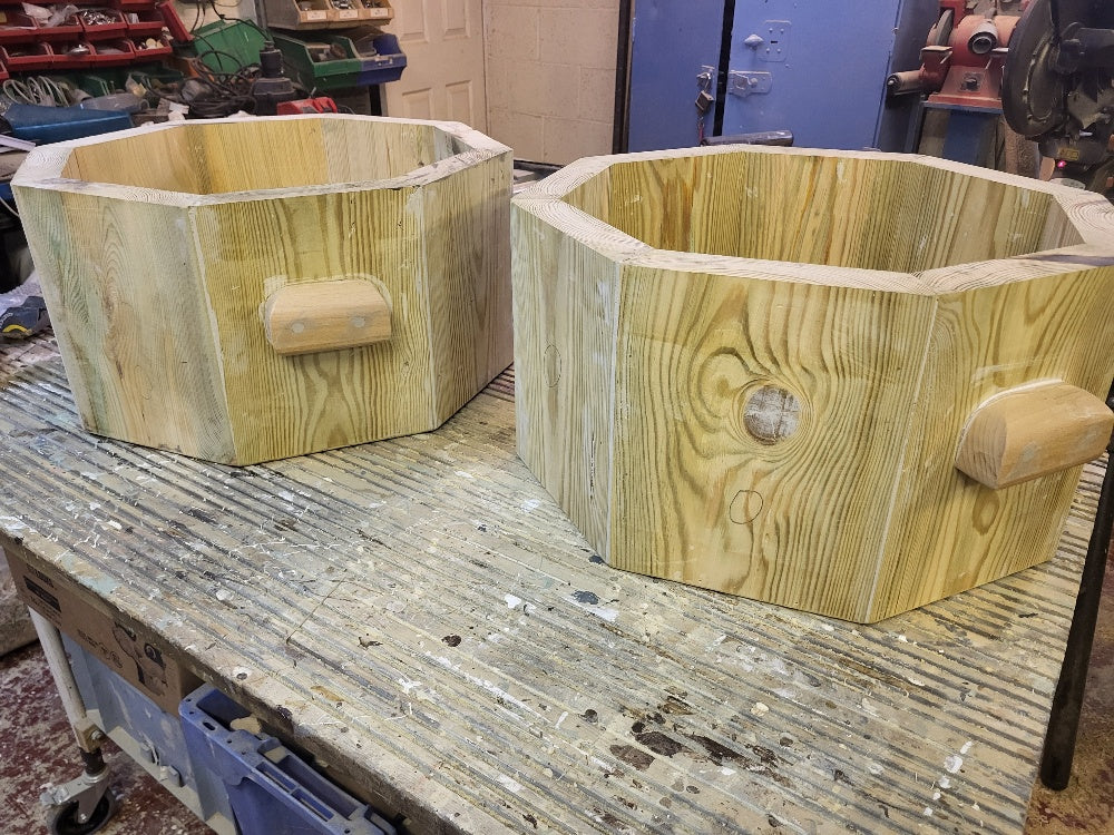 Planter (With wheels)