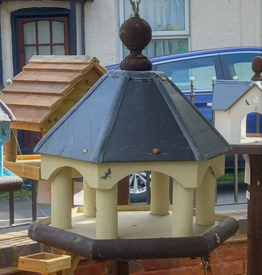 Bird Tables – humbirds bespoke Garden Furniture
