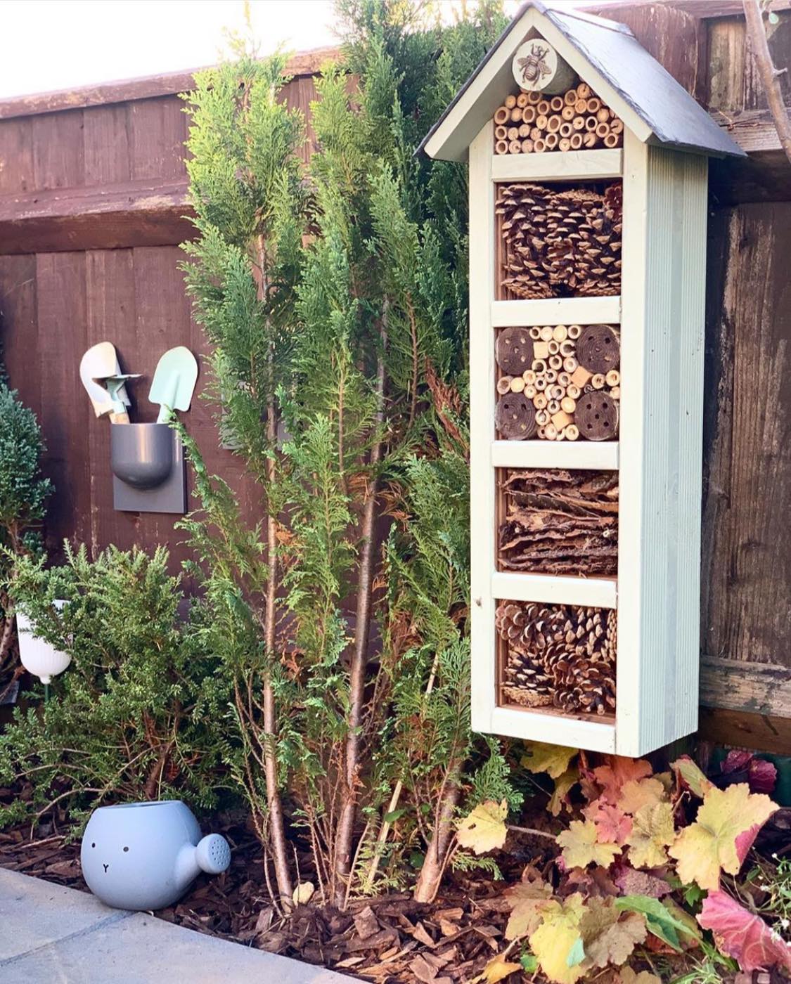 Bee Hotel